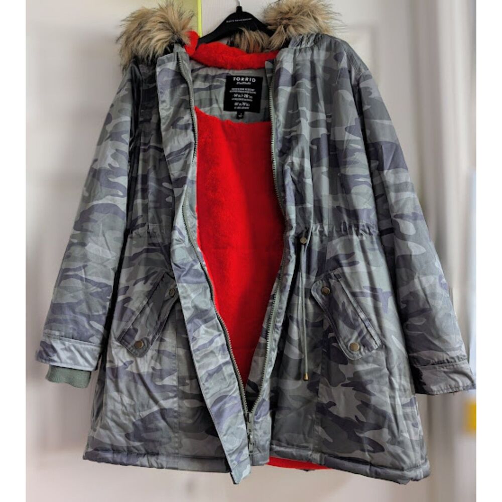 Torrid 1X Camo Twill Faux Fur Trim Parka Hooded Winter Coat - Picture 5 of 8